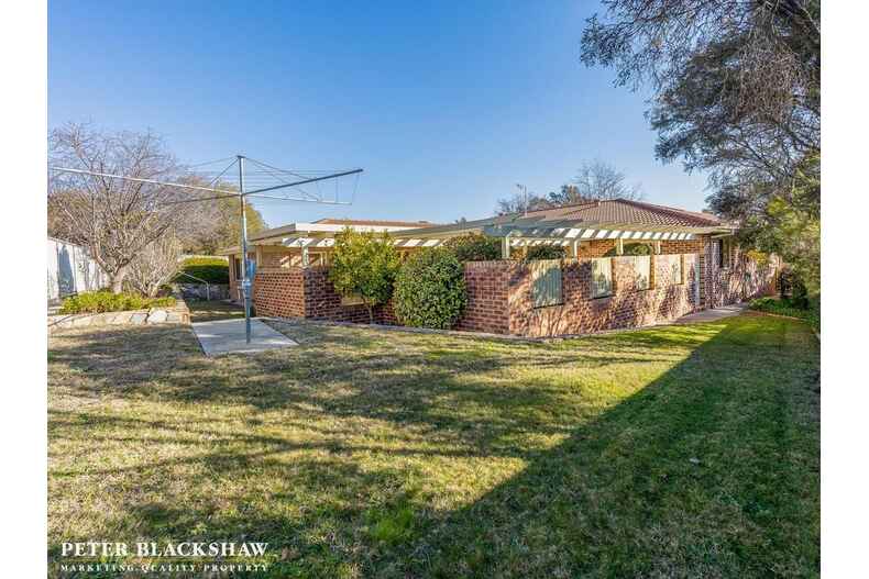 30 Rowntree Crescent Isaacs 30 Rowntree Crescent Isaacs