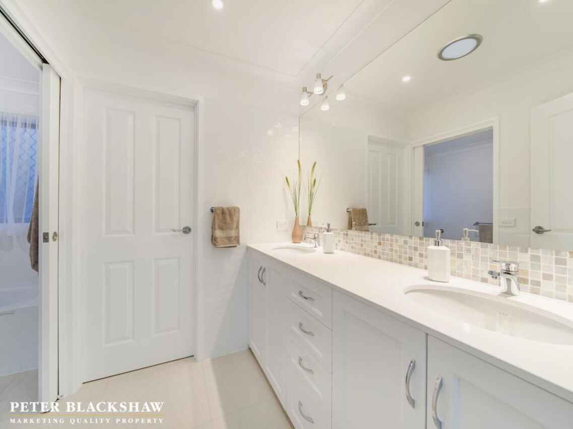 2 Chapple Close Isaacs