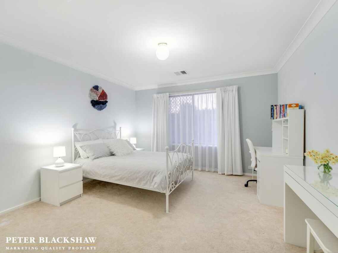 2 Chapple Close Isaacs