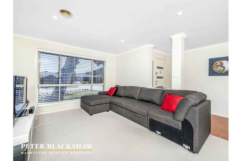 16 Angell Place Banks