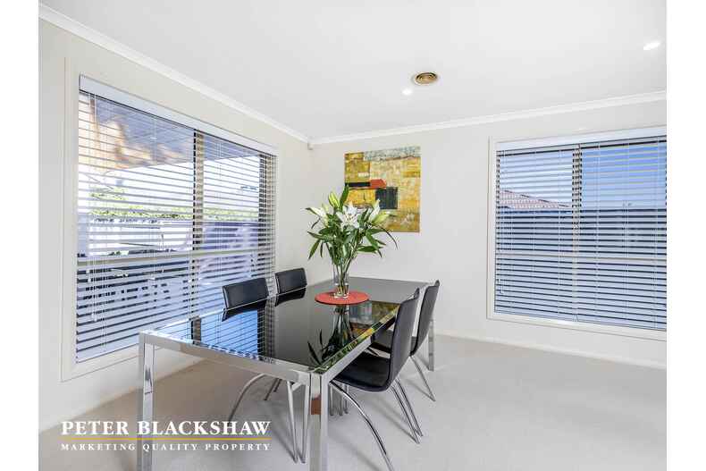 16 Angell Place Banks