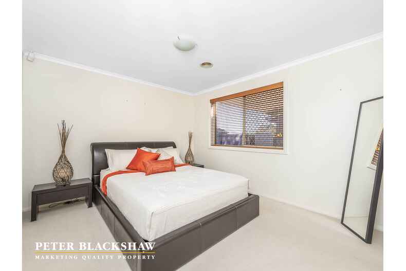 16 Angell Place Banks