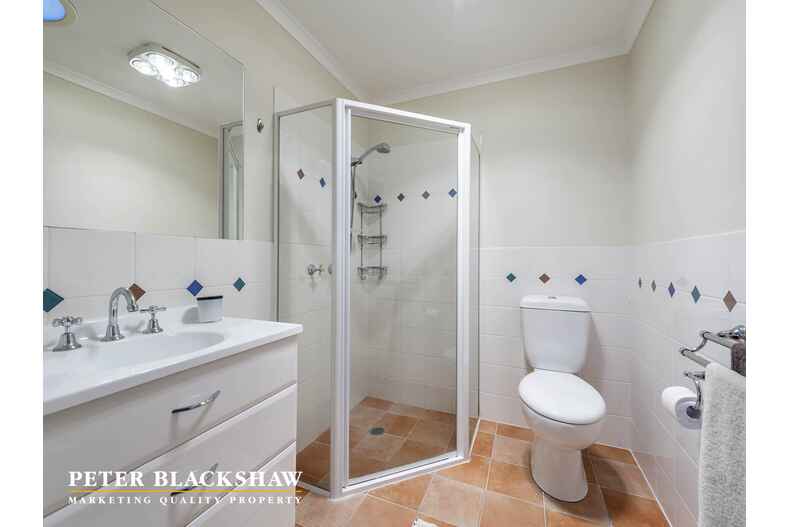 16 Angell Place Banks