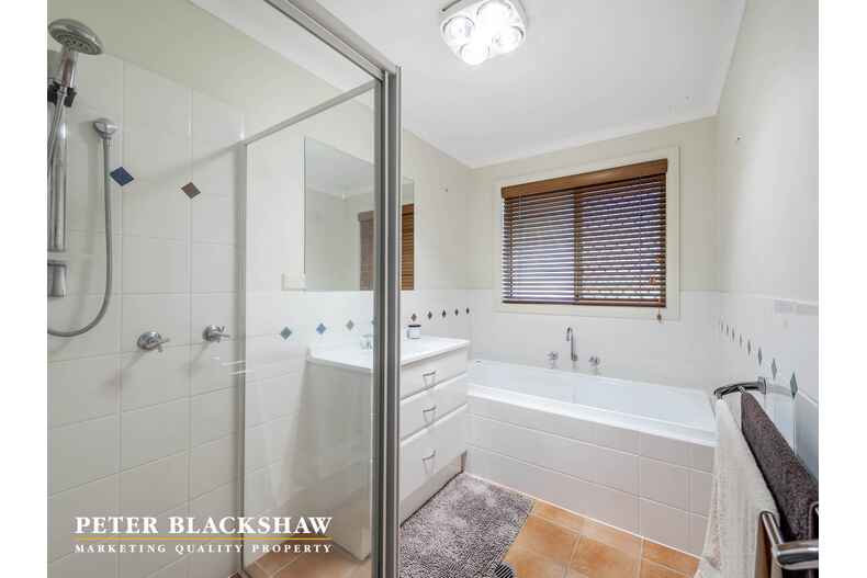 16 Angell Place Banks