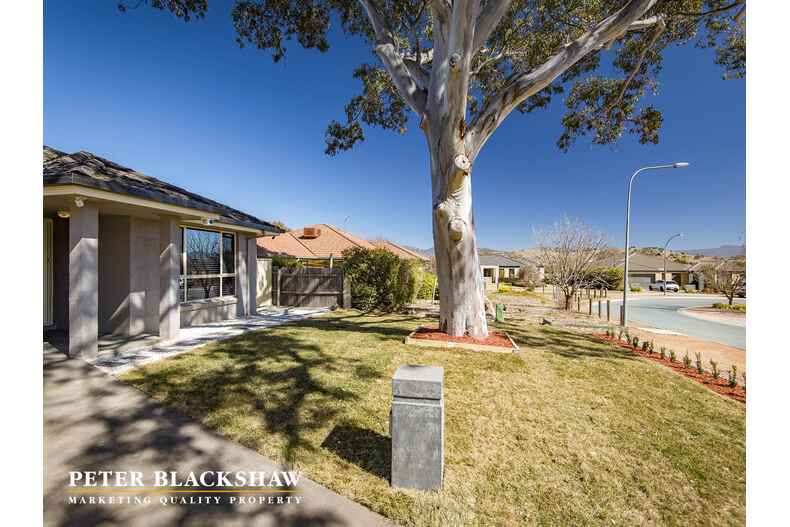 16 Angell Place Banks