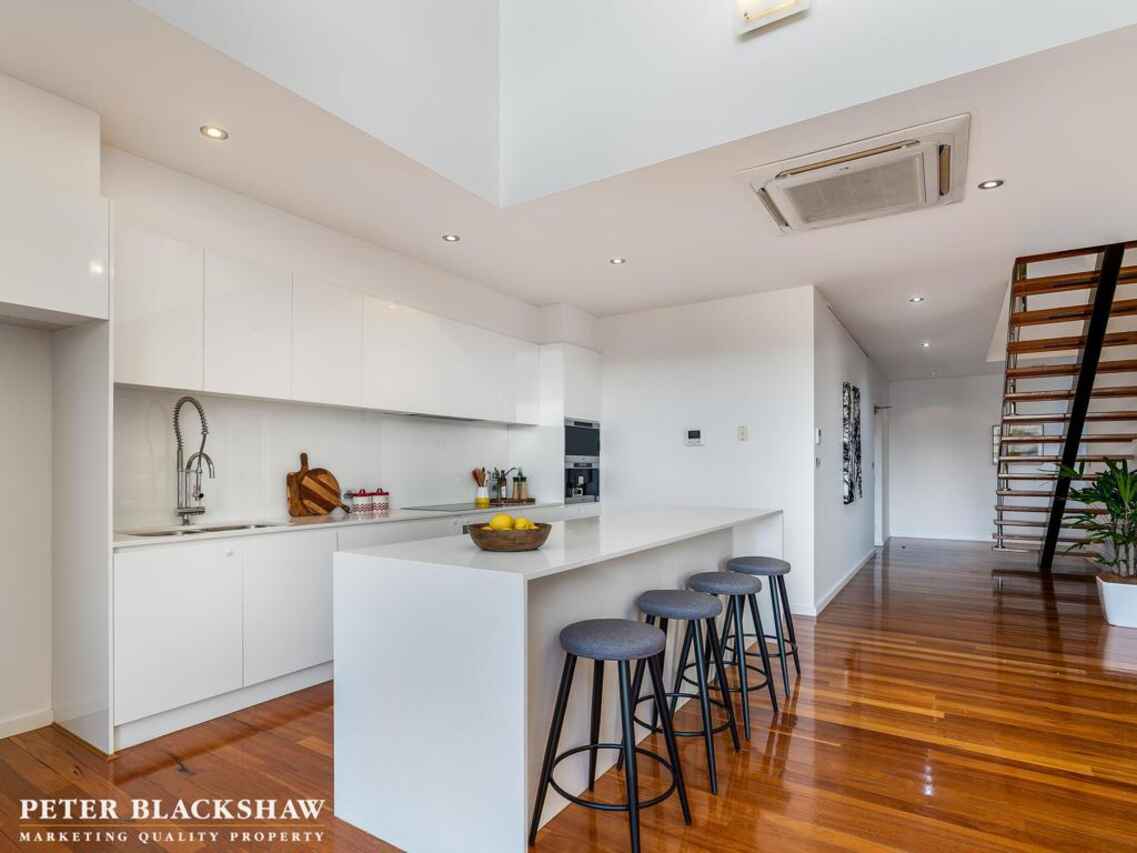 11/49 Hampton Circuit Yarralumla