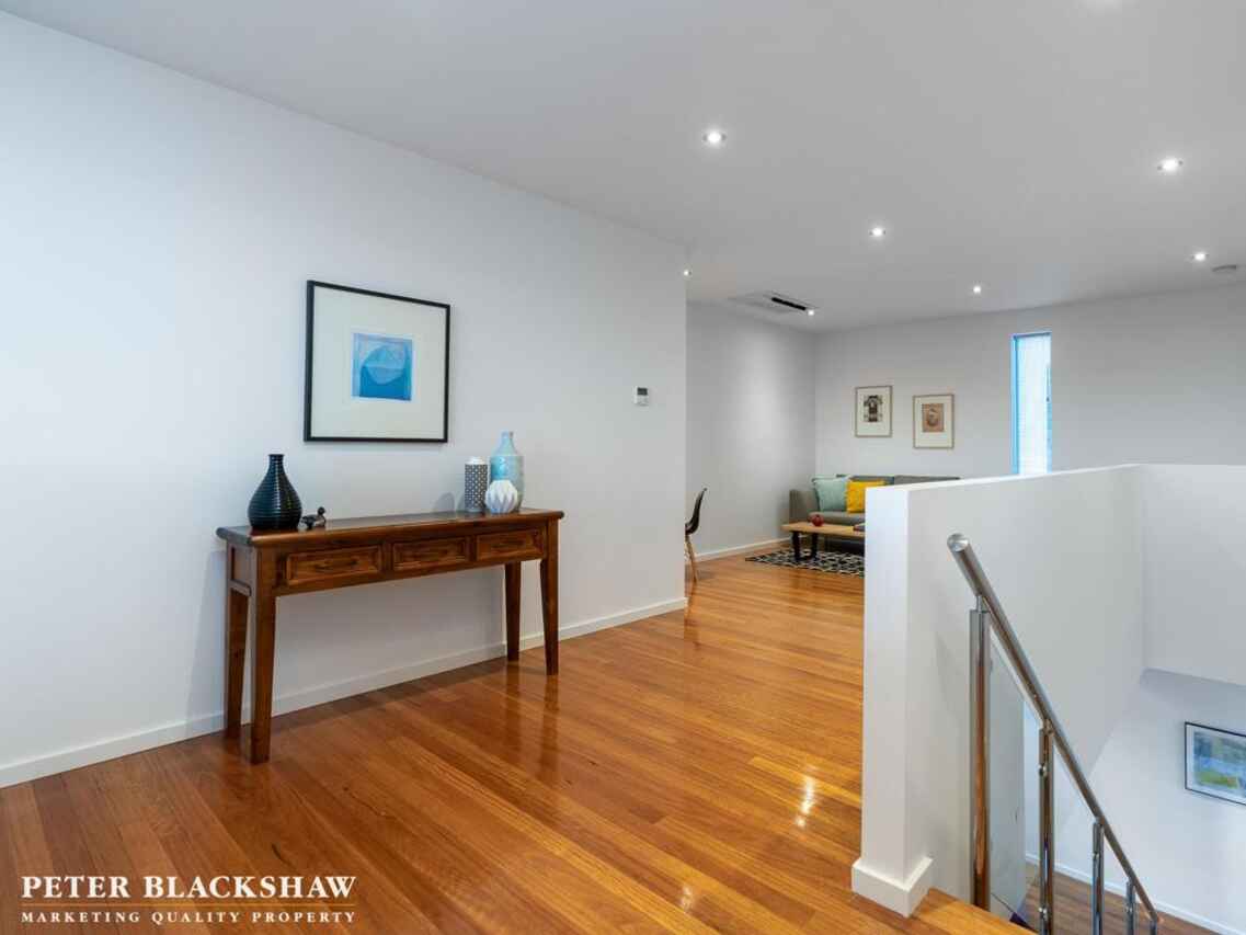 11/49 Hampton Circuit Yarralumla