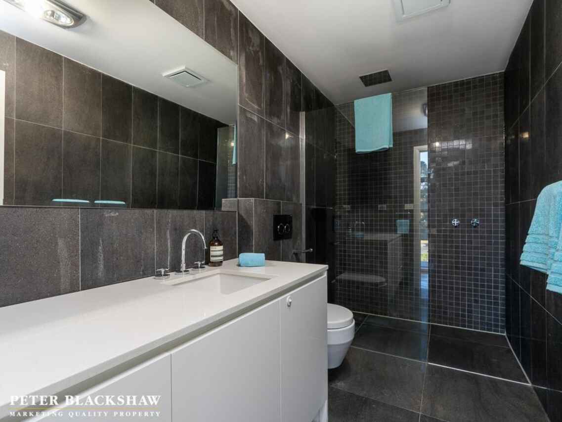 11/49 Hampton Circuit Yarralumla