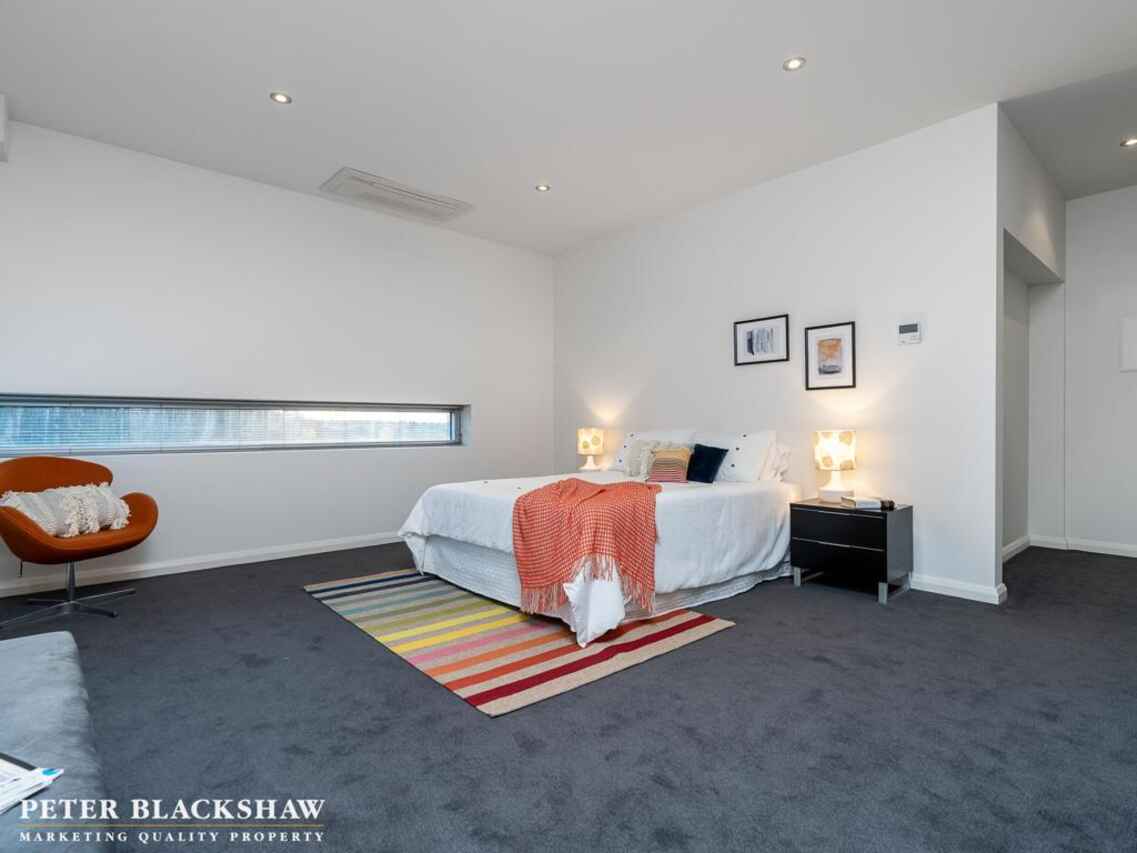 11/49 Hampton Circuit Yarralumla