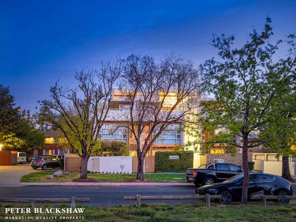 11/49 Hampton Circuit Yarralumla