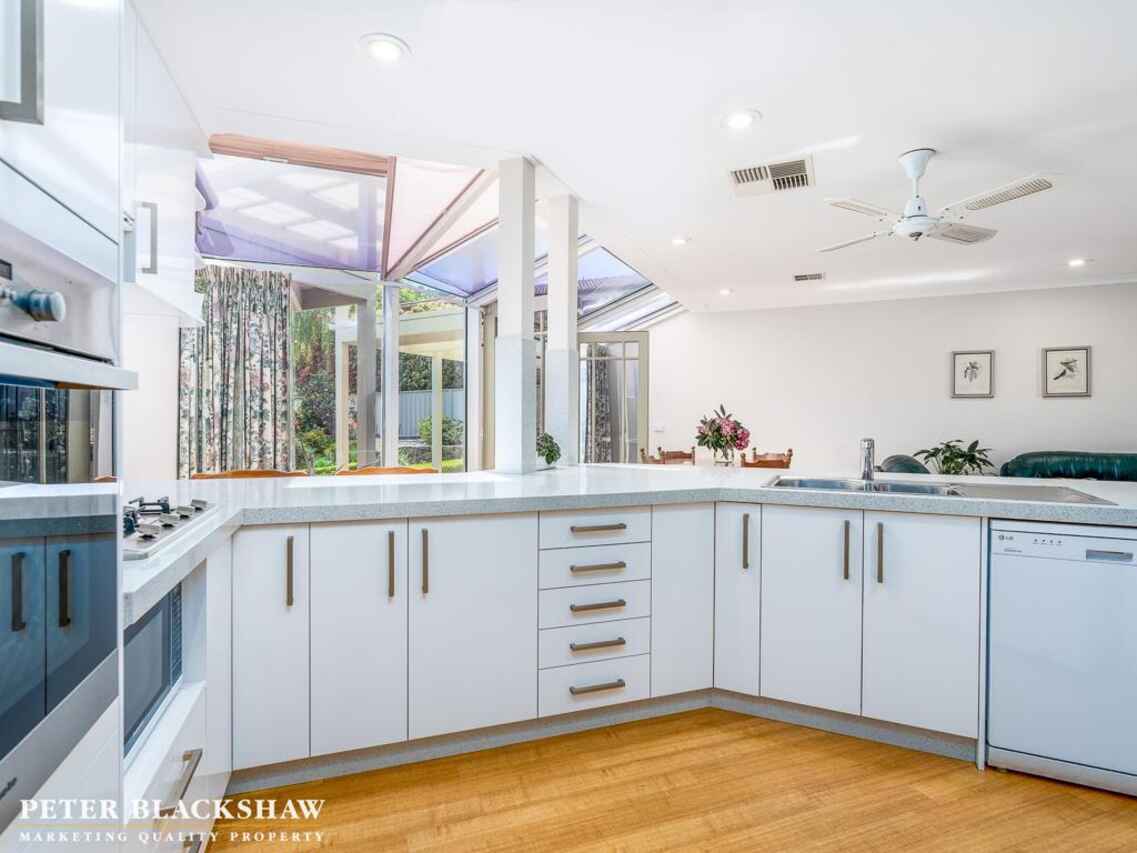 14 Buntine Crescent Isaacs