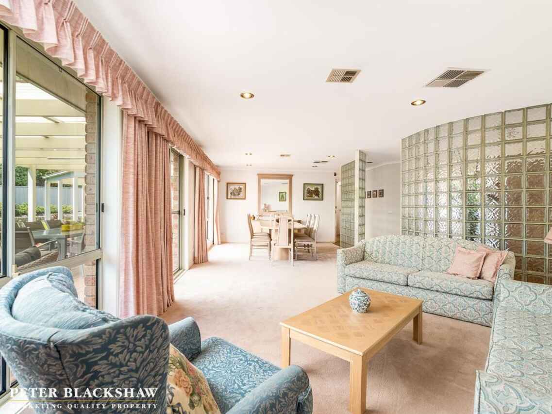 14 Buntine Crescent Isaacs