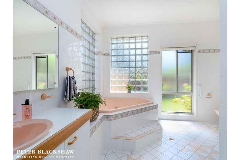 14 Buntine Crescent Isaacs 14 Buntine Crescent Isaacs