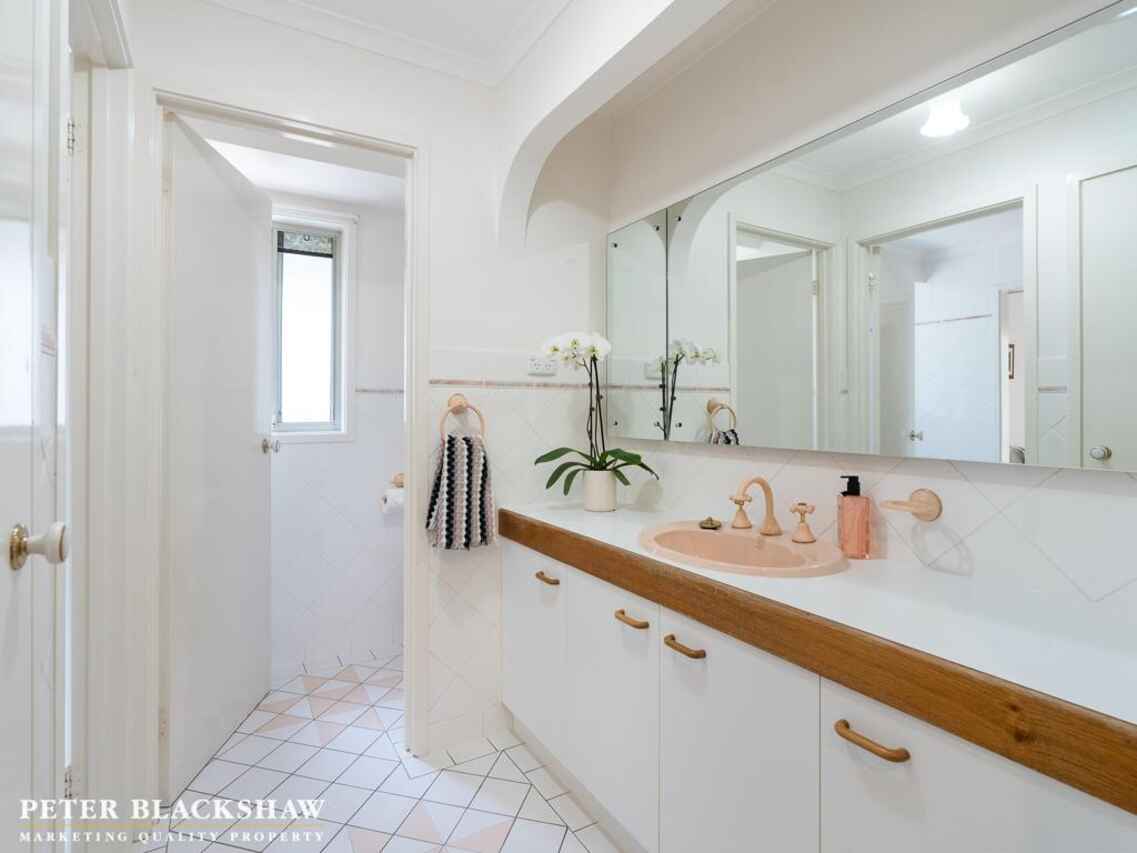 14 Buntine Crescent Isaacs