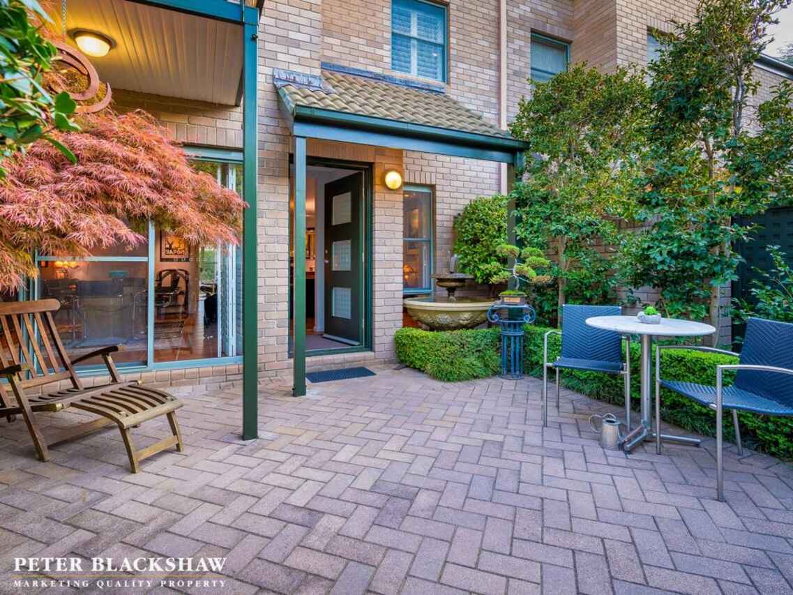9/4 Hooker Street Yarralumla