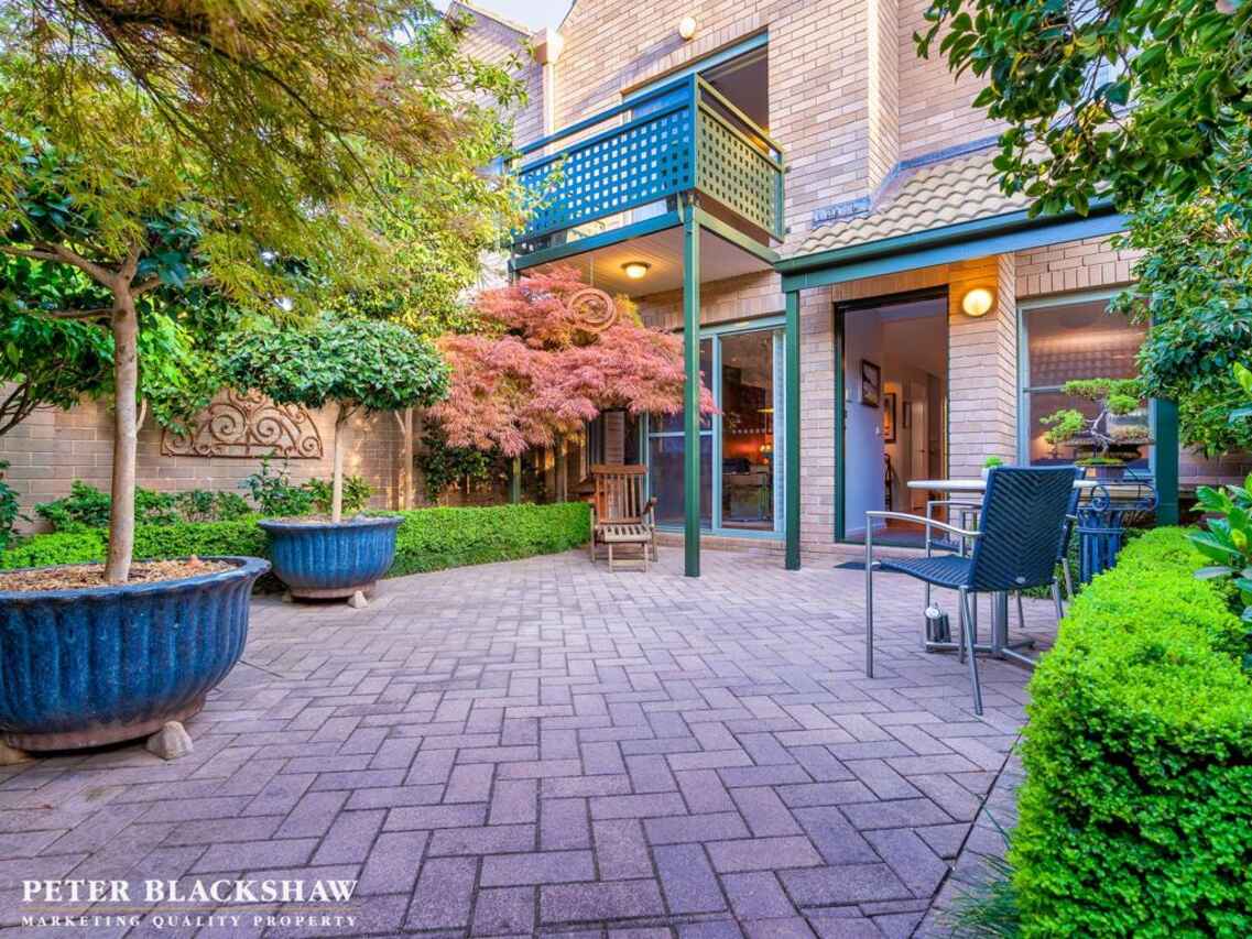 9/4 Hooker Street Yarralumla