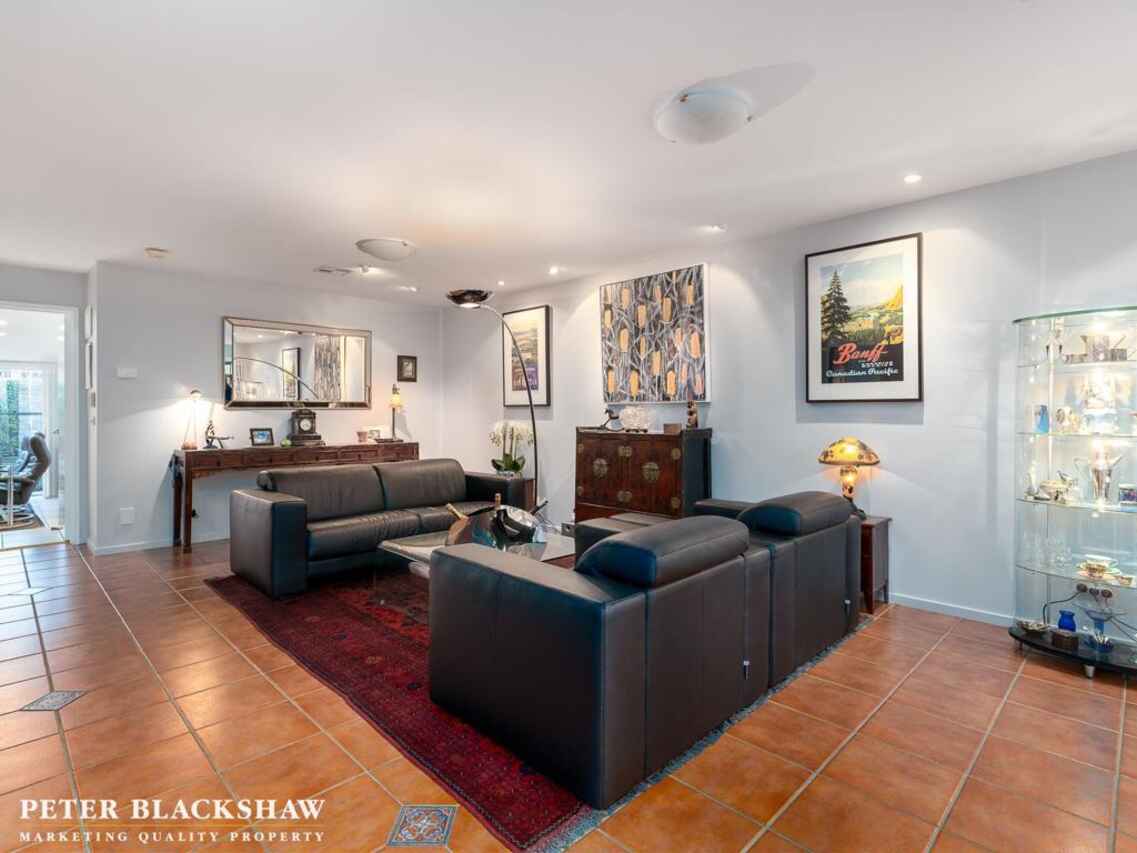 9/4 Hooker Street Yarralumla