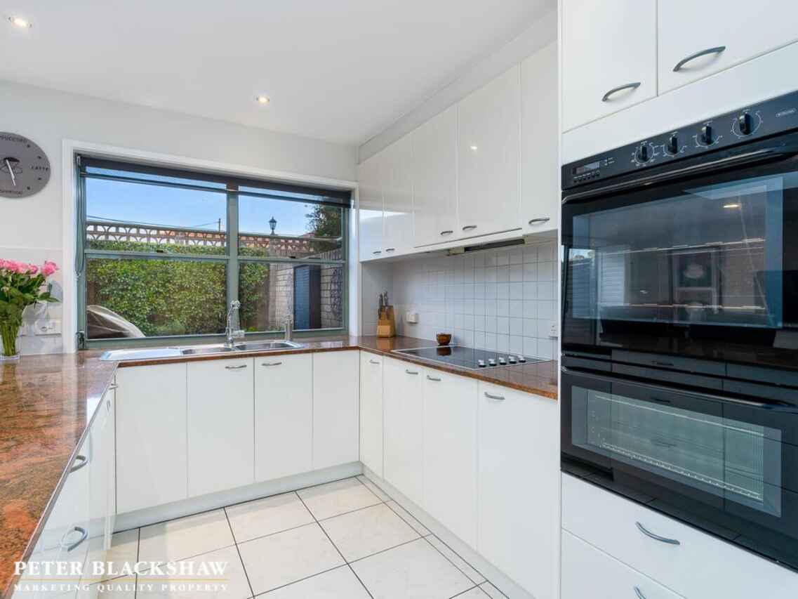 9/4 Hooker Street Yarralumla