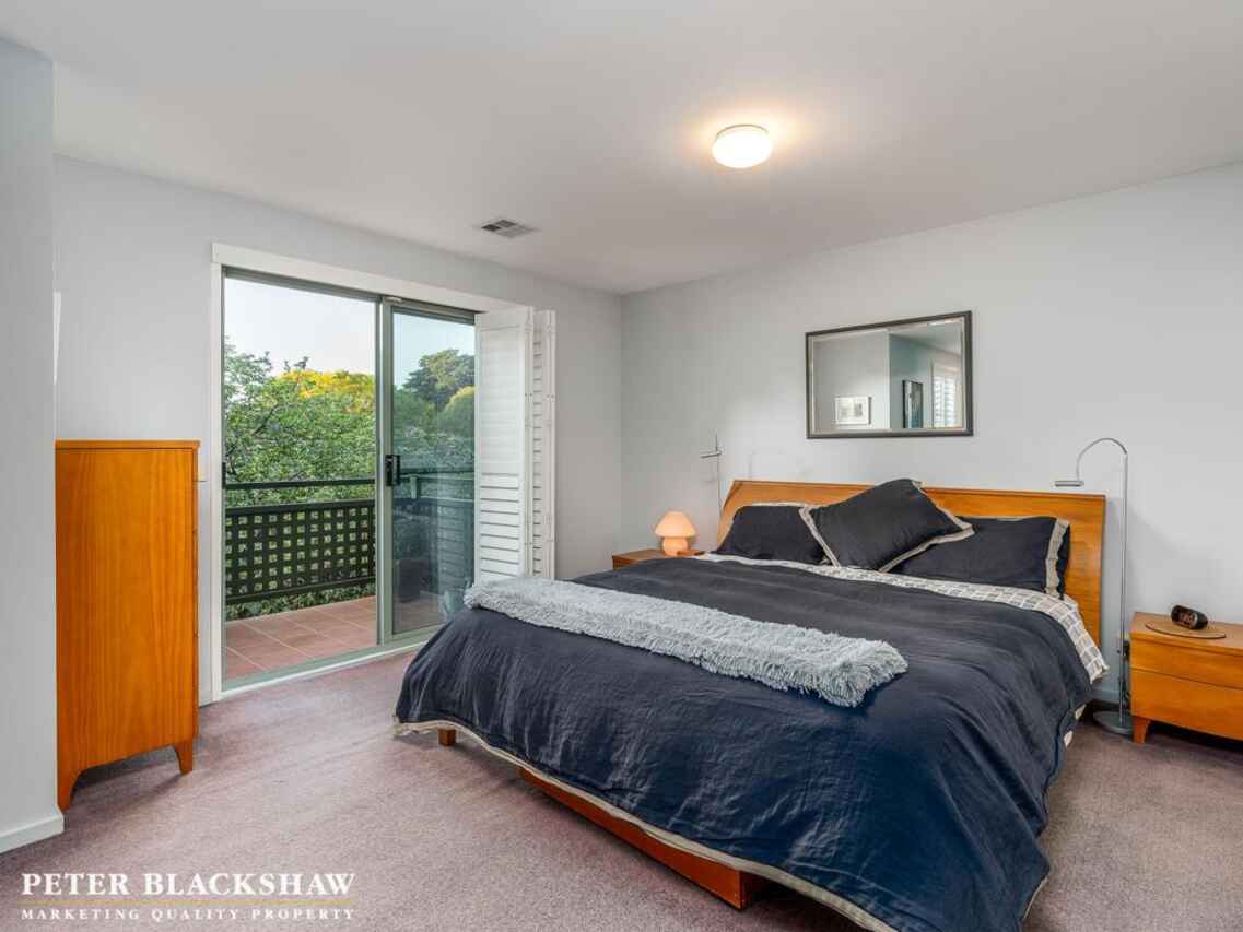 9/4 Hooker Street Yarralumla