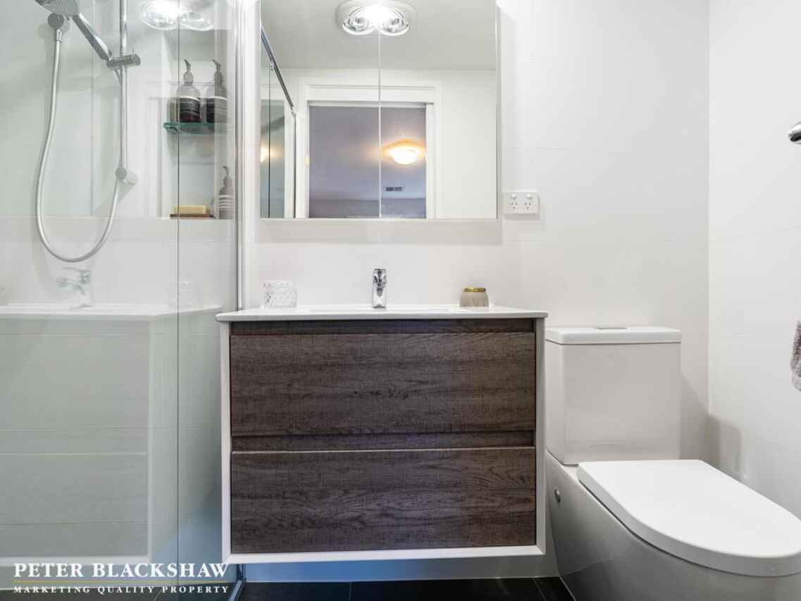 9/4 Hooker Street Yarralumla