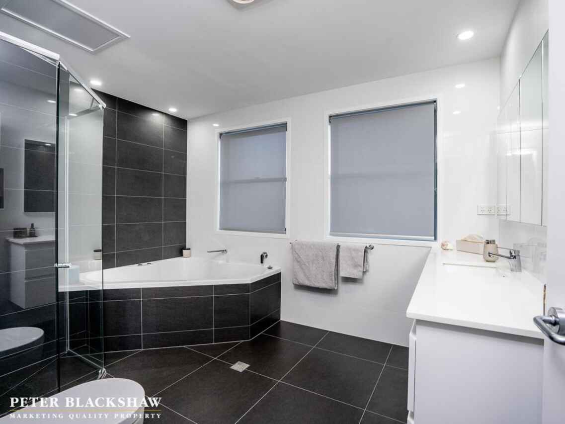 9/4 Hooker Street Yarralumla