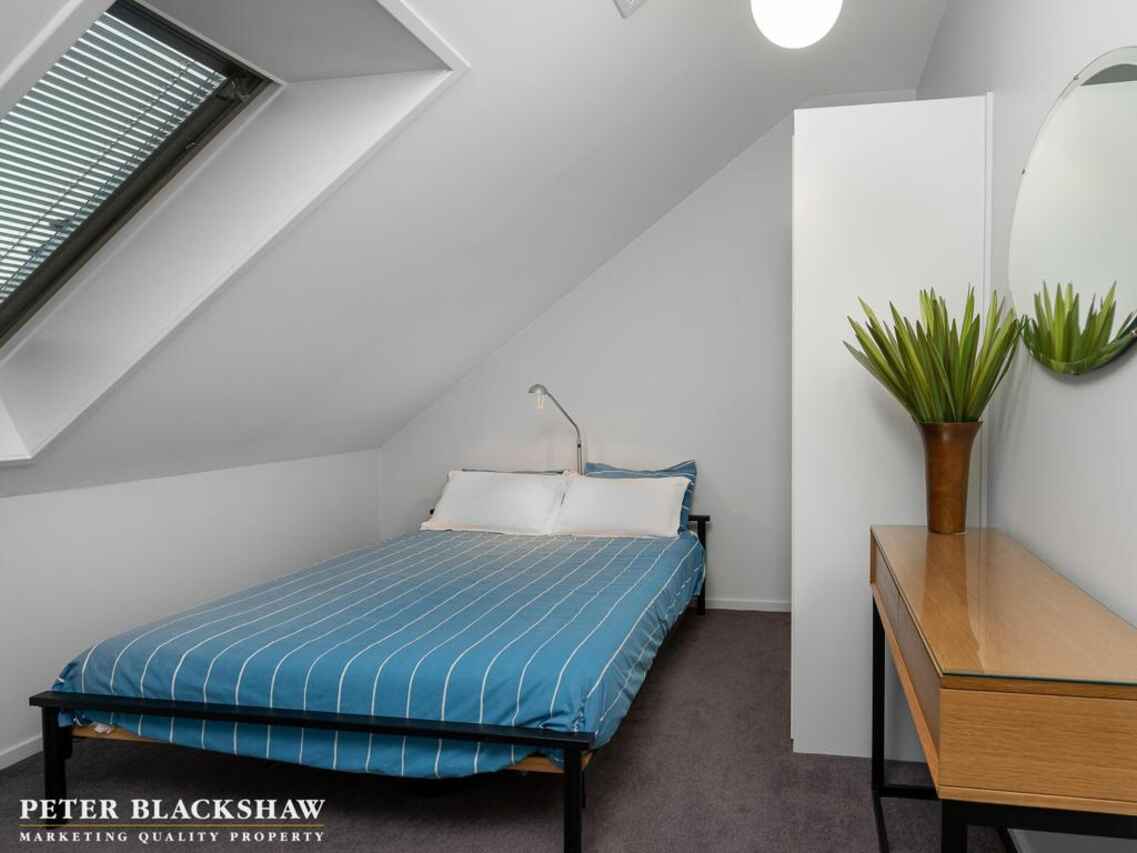 9/4 Hooker Street Yarralumla