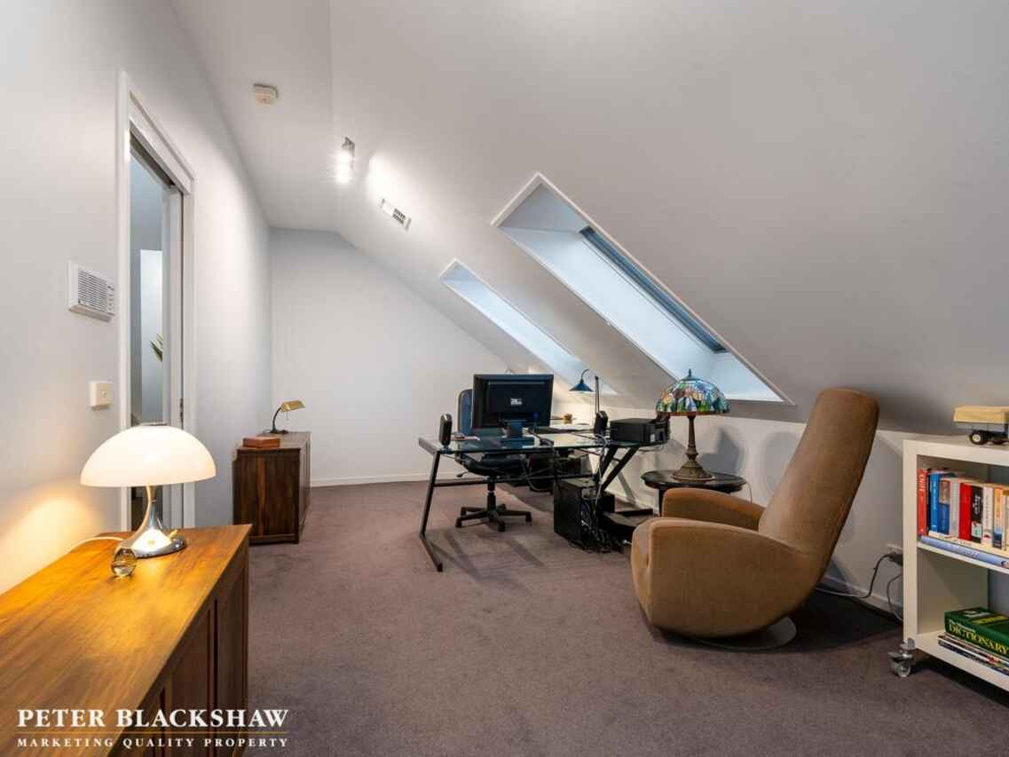 9/4 Hooker Street Yarralumla