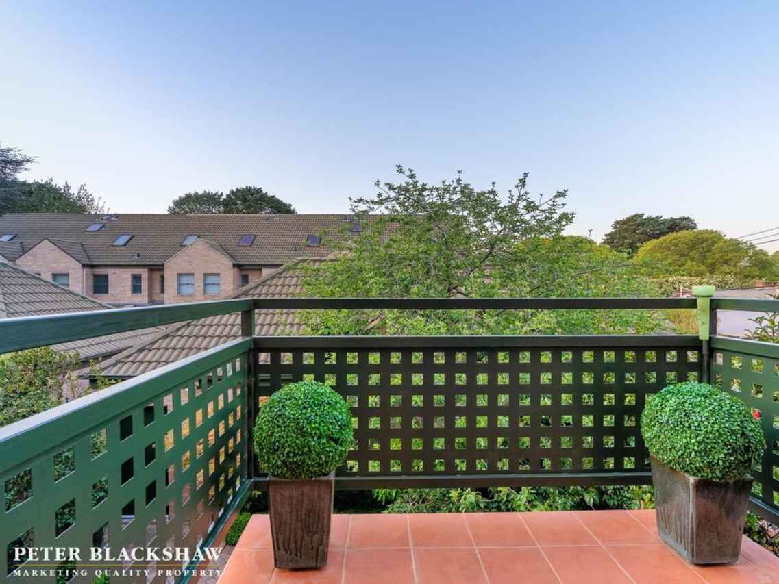 9/4 Hooker Street Yarralumla