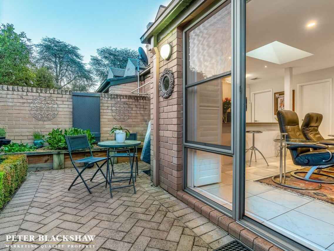 9/4 Hooker Street Yarralumla