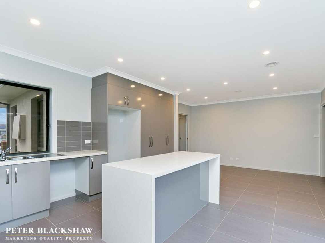 11 Fowlie Terrace Googong