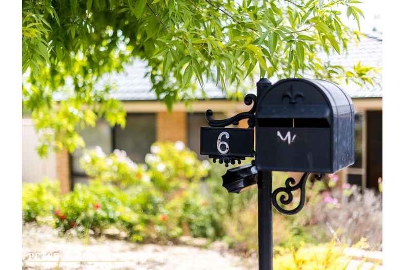 6 Olive Pink Crescent Banks 6 Olive Pink Crescent Banks