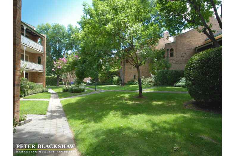 24/3 Allambee Street Reid