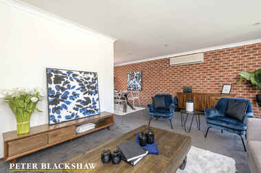 17 Desailly Crescent Kambah