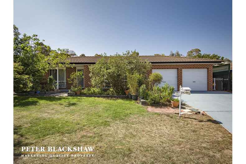 17 Desailly Crescent Kambah