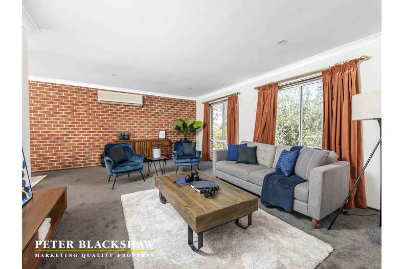 17 Desailly Crescent Kambah