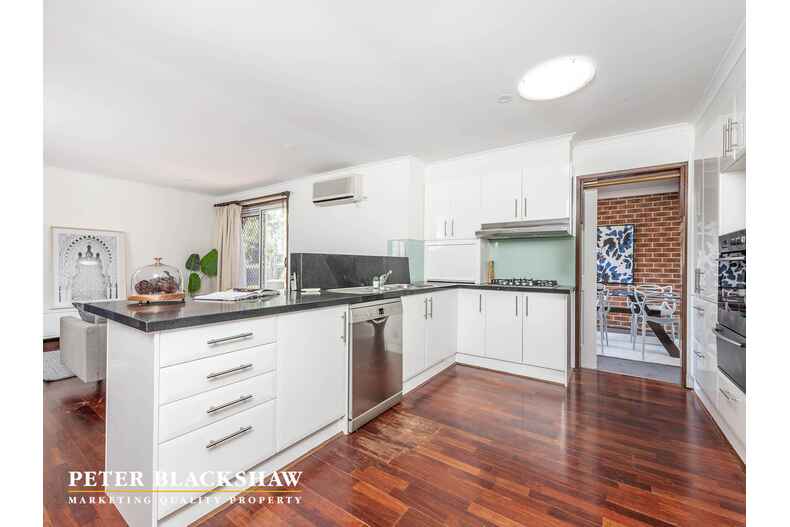 17 Desailly Crescent Kambah