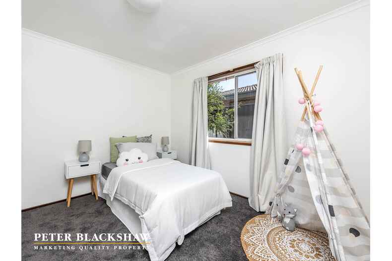 17 Desailly Crescent Kambah