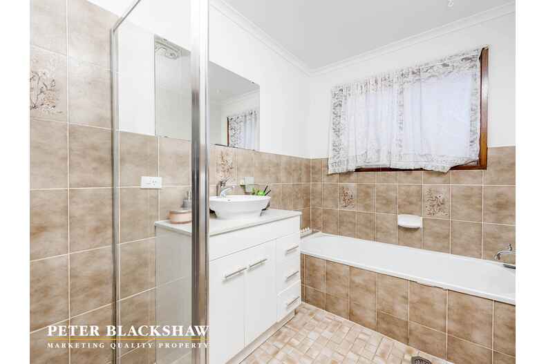 17 Desailly Crescent Kambah