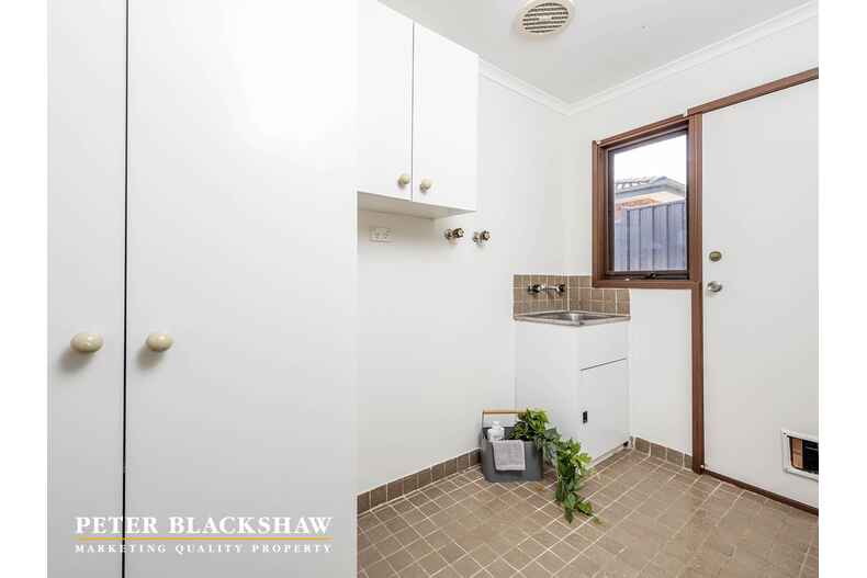 17 Desailly Crescent Kambah
