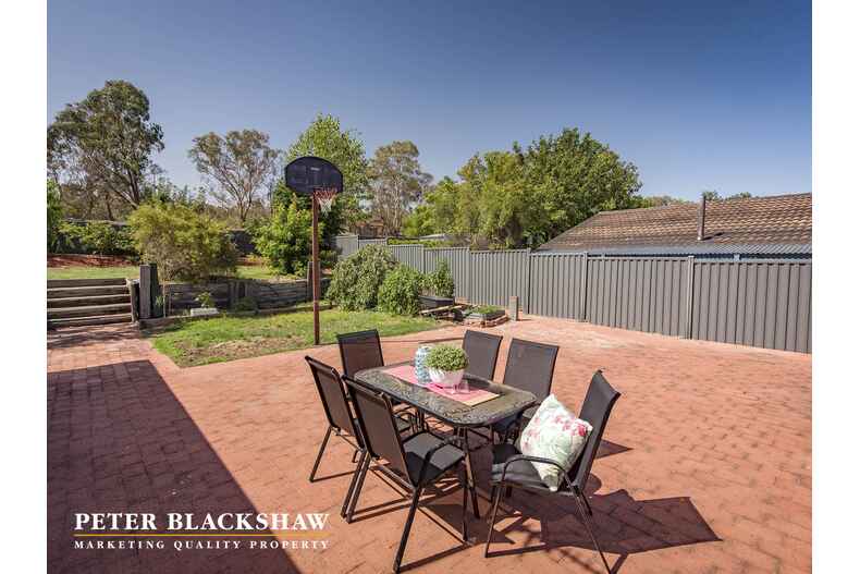 17 Desailly Crescent Kambah