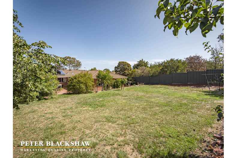 17 Desailly Crescent Kambah