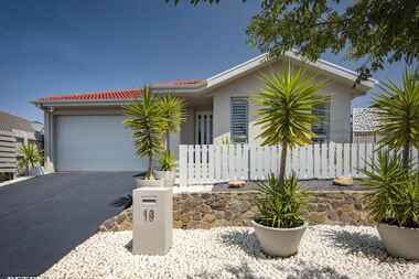 13 Dunk Street Casey