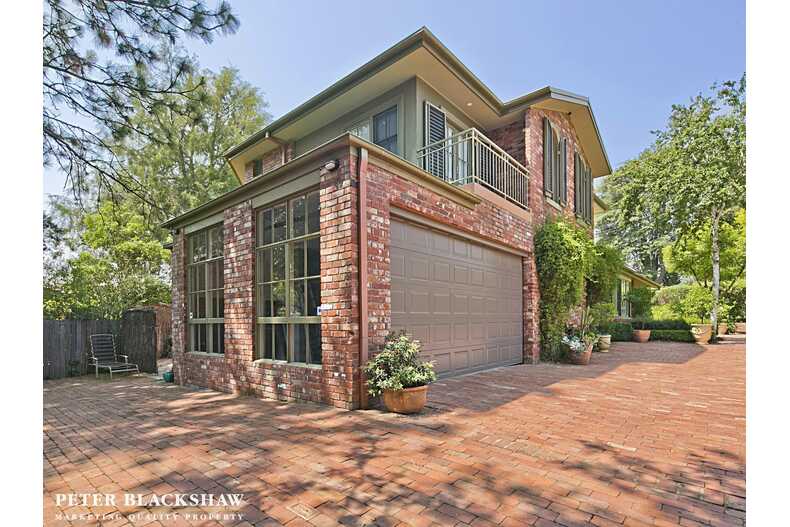 34 Banks Street Yarralumla