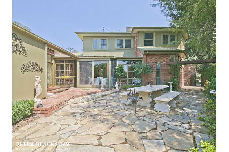 34 Banks Street Yarralumla