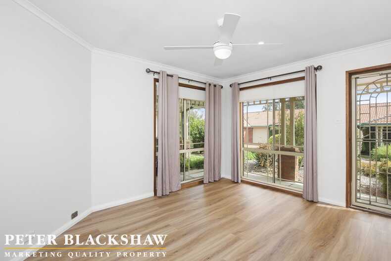 8/41 Halford Crescent Page