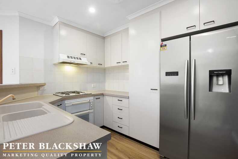 8/41 Halford Crescent Page