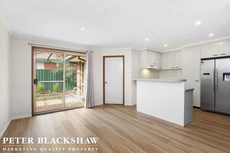 8/41 Halford Crescent Page