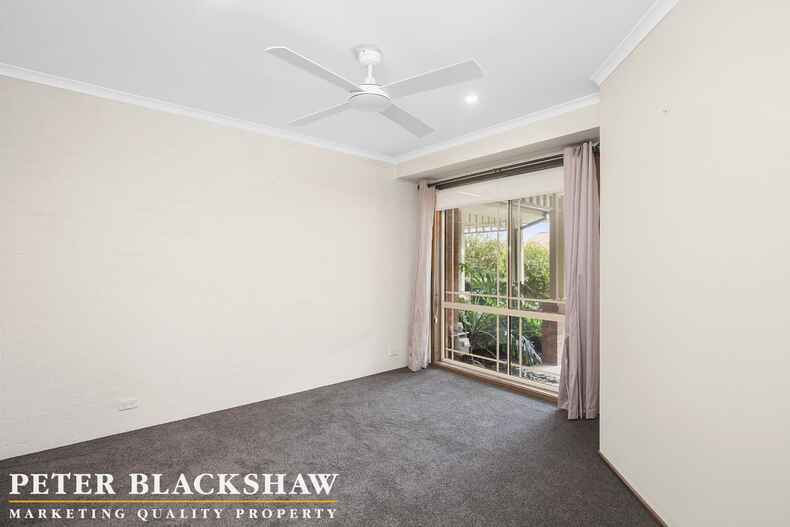 8/41 Halford Crescent Page