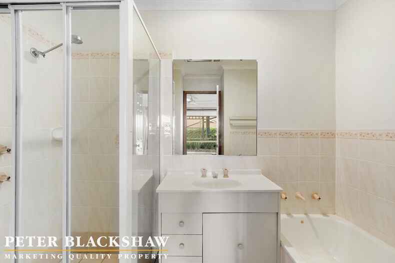 8/41 Halford Crescent Page