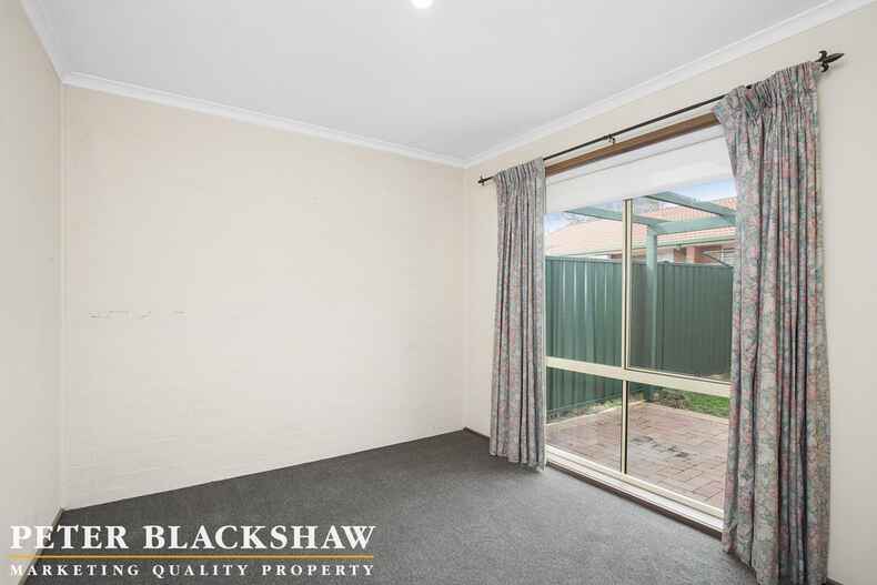 8/41 Halford Crescent Page